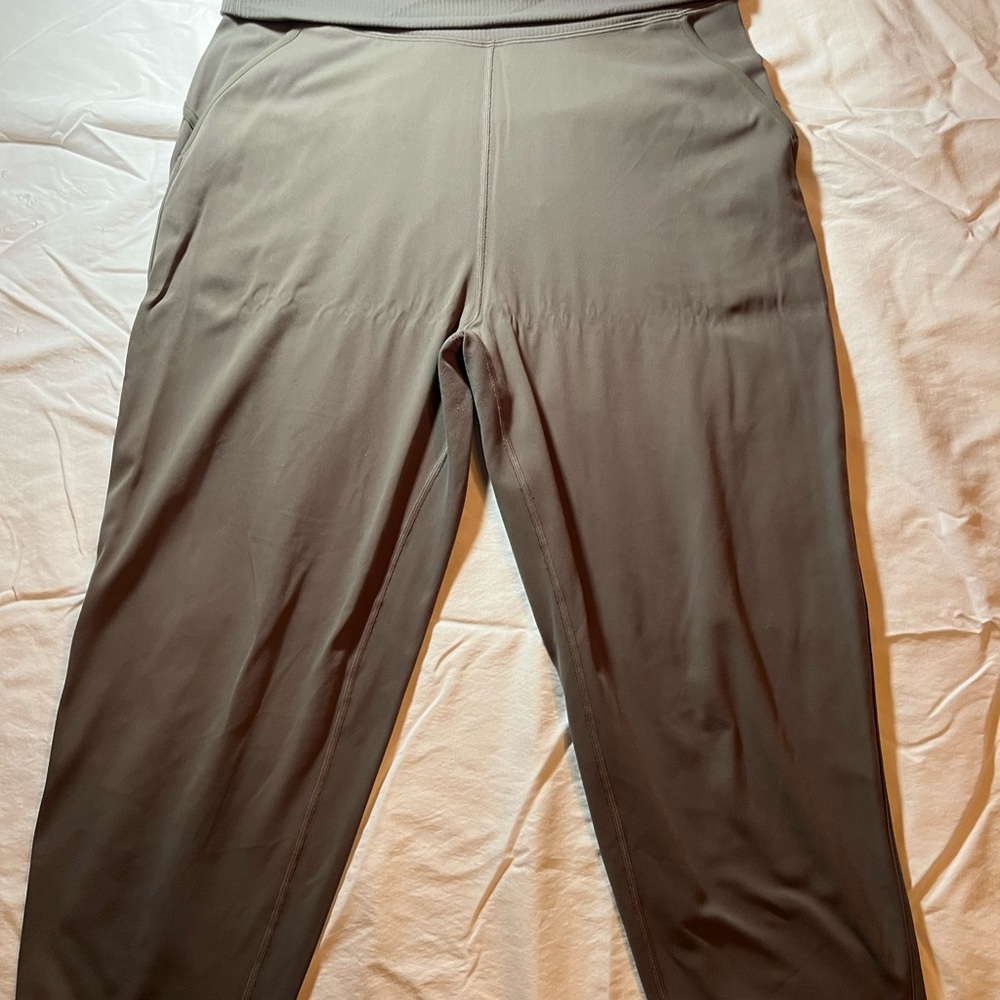 Lululemon Athletica Green cropped Pants
